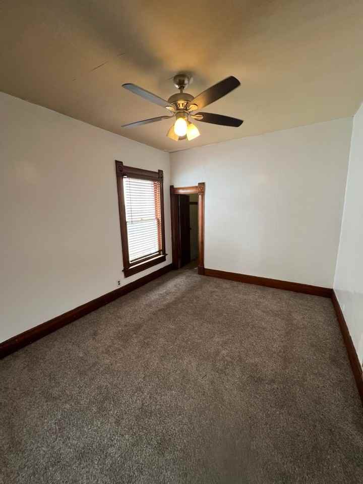221 Harrison Ave - Photo 4 of 15