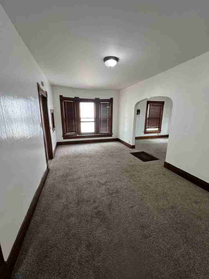221 Harrison Ave - Photo 6 of 15