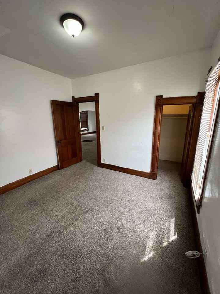 221 Harrison Ave - Photo 7 of 15