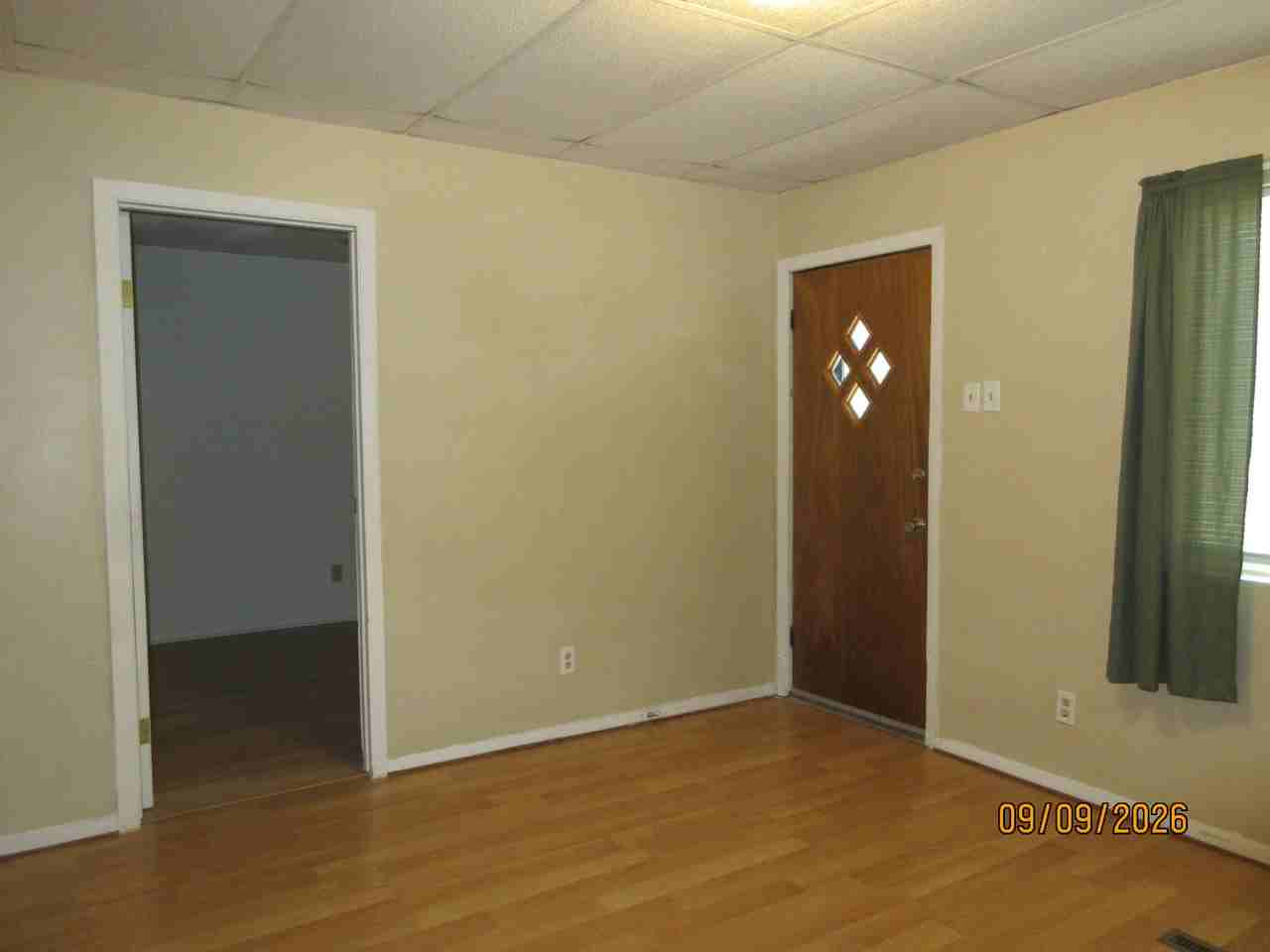 810 W 2nd St - Photo 2 of 9