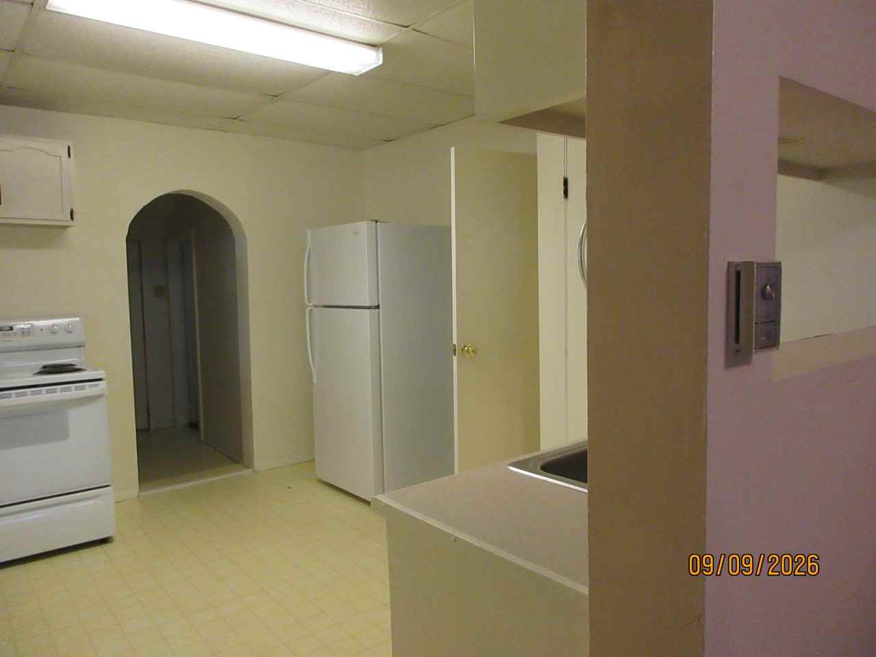 810 W 2nd St - Photo 3 of 9