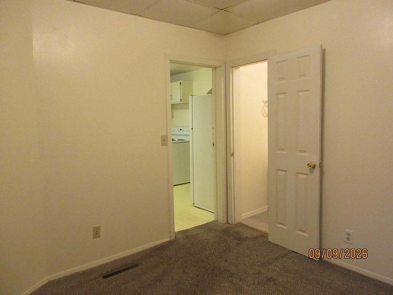 810 W 2nd St - Photo 5 of 9