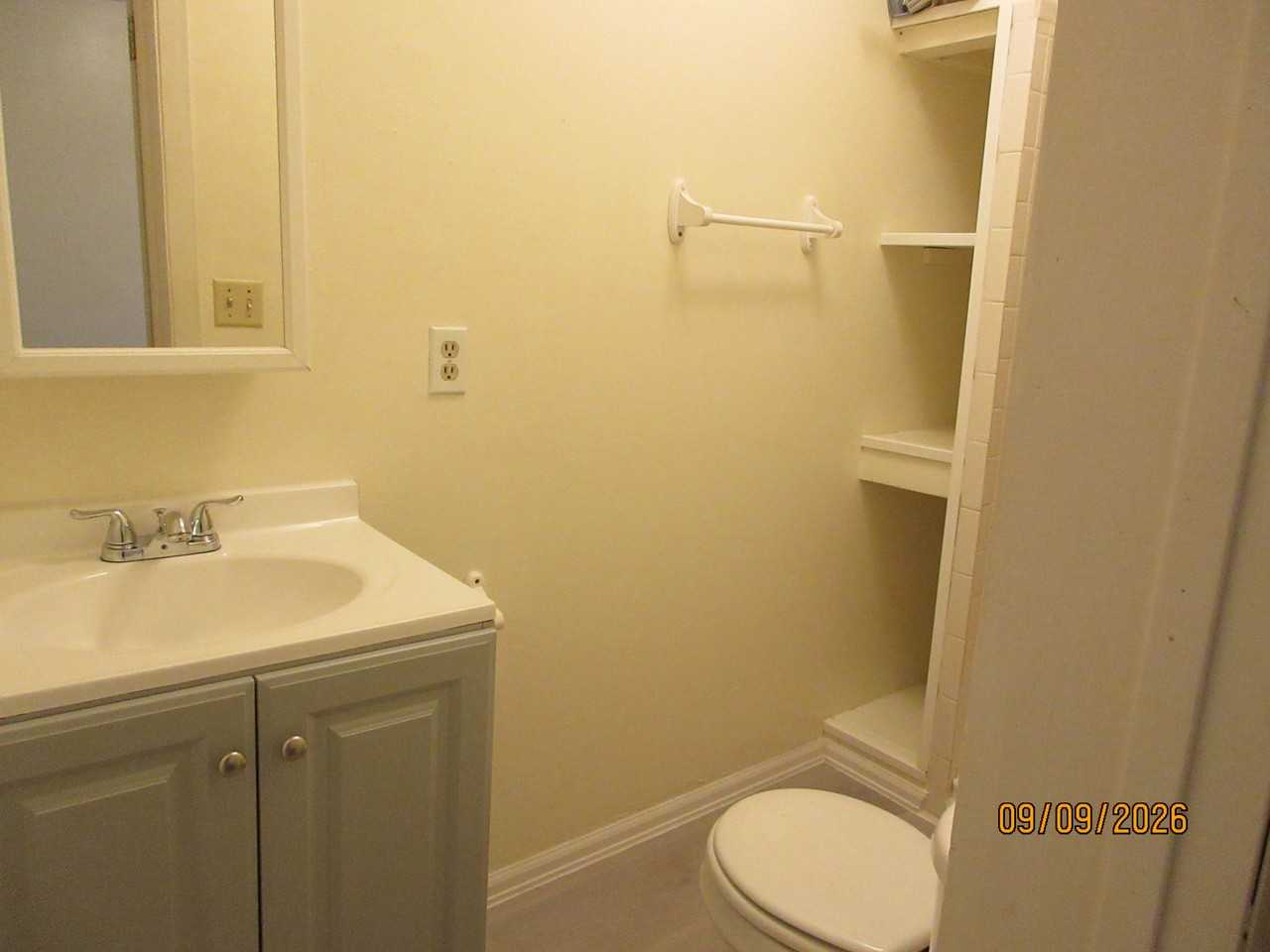 810 W 2nd St - Photo 6 of 9