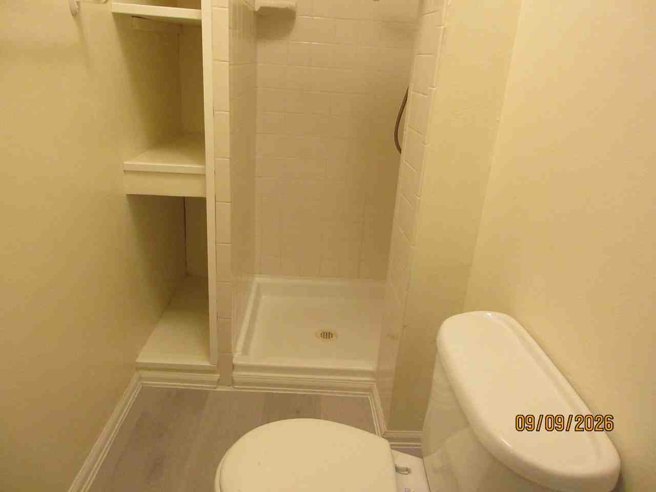 810 W 2nd St - Photo 7 of 9