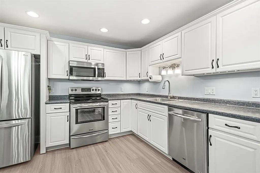 135 Beach Rd #B306 - Photo 3 of 18