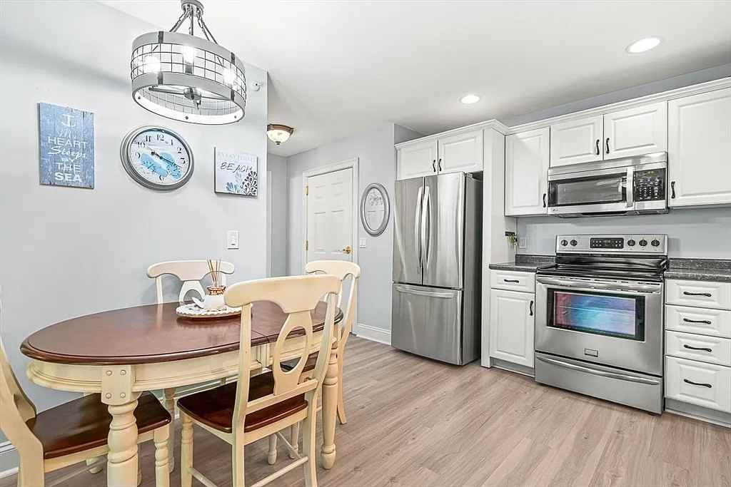 135 Beach Rd #B306 - Photo 4 of 18