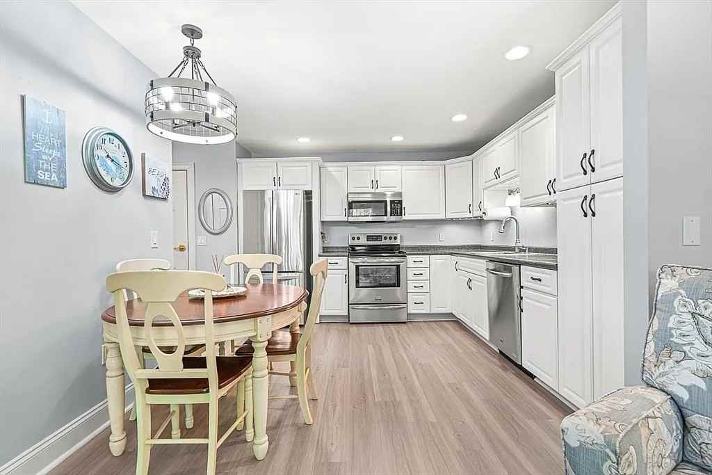 135 Beach Rd #B306 - Photo 5 of 18