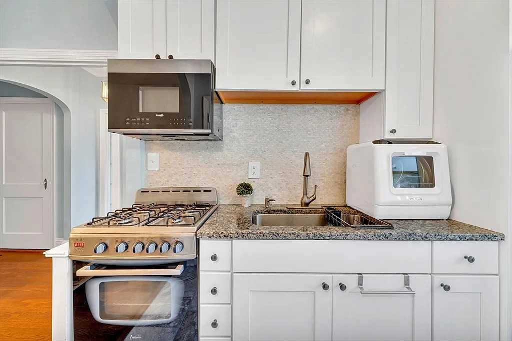 20 Chestnut St #205 - Photo 2 of 11