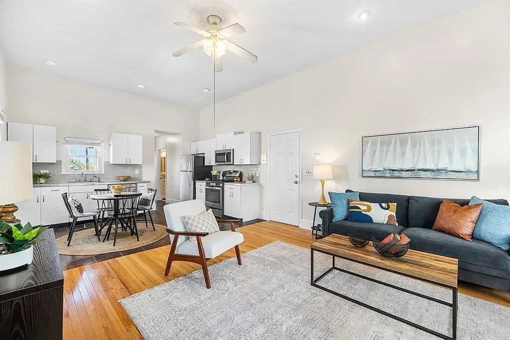 23 Chestnut St #2L - Photo 2 of 12