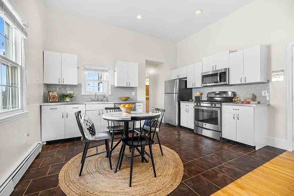 23 Chestnut St #2L - Photo 4 of 12