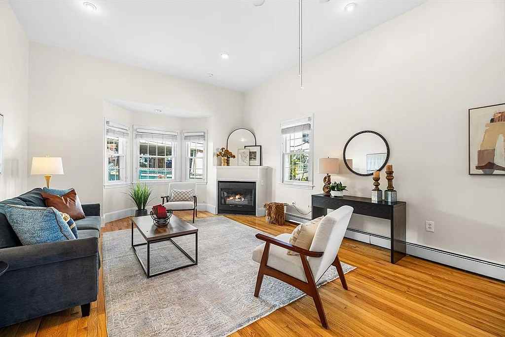 23 Chestnut St #2L - Photo 5 of 12