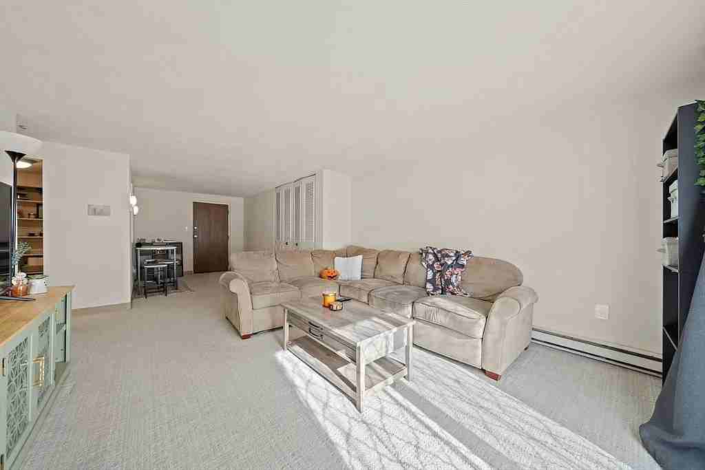 55 Greentree Ln #19 - Photo 5 of 21