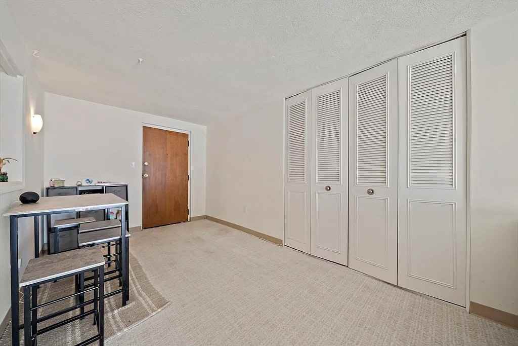 55 Greentree Ln #19 - Photo 6 of 21