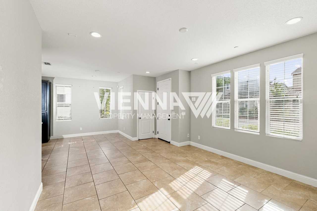 310 Colner Cir - Photo 4 of 16