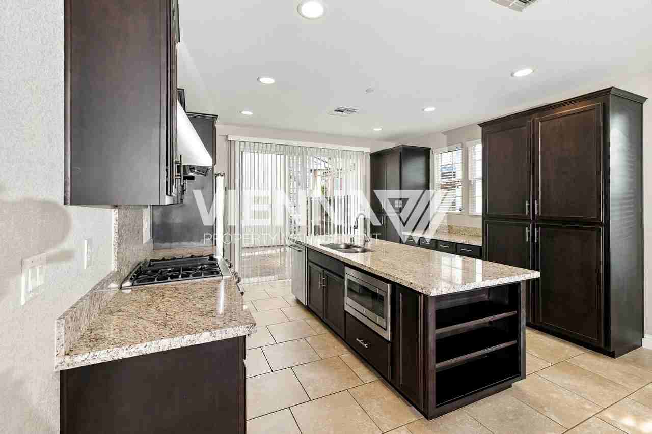 310 Colner Cir - Photo 5 of 16