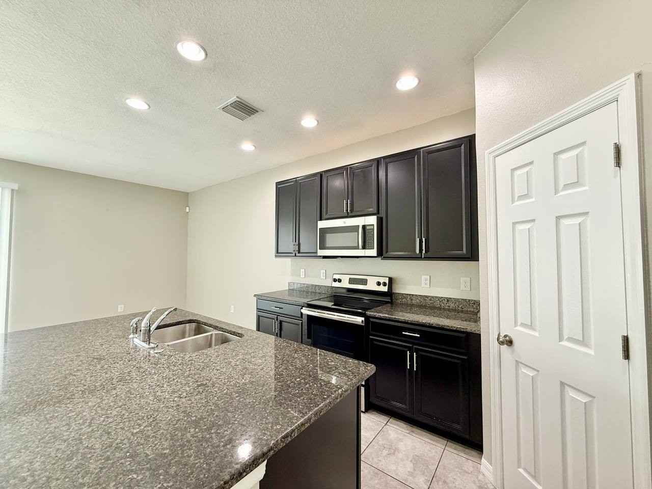7123 Summer Holly Pl - Photo 4 of 25