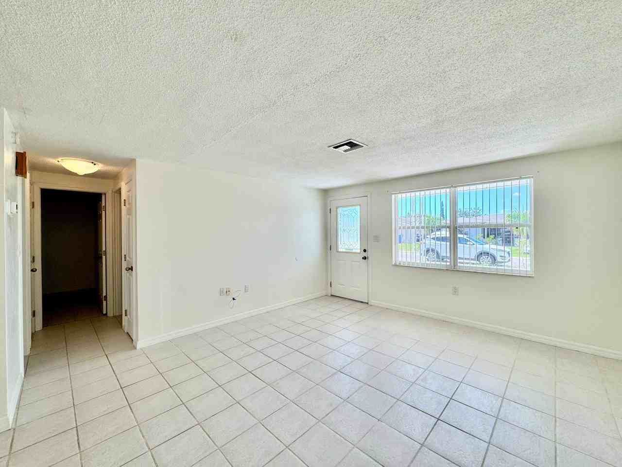 3131 Roxbury Dr - Photo 6 of 30