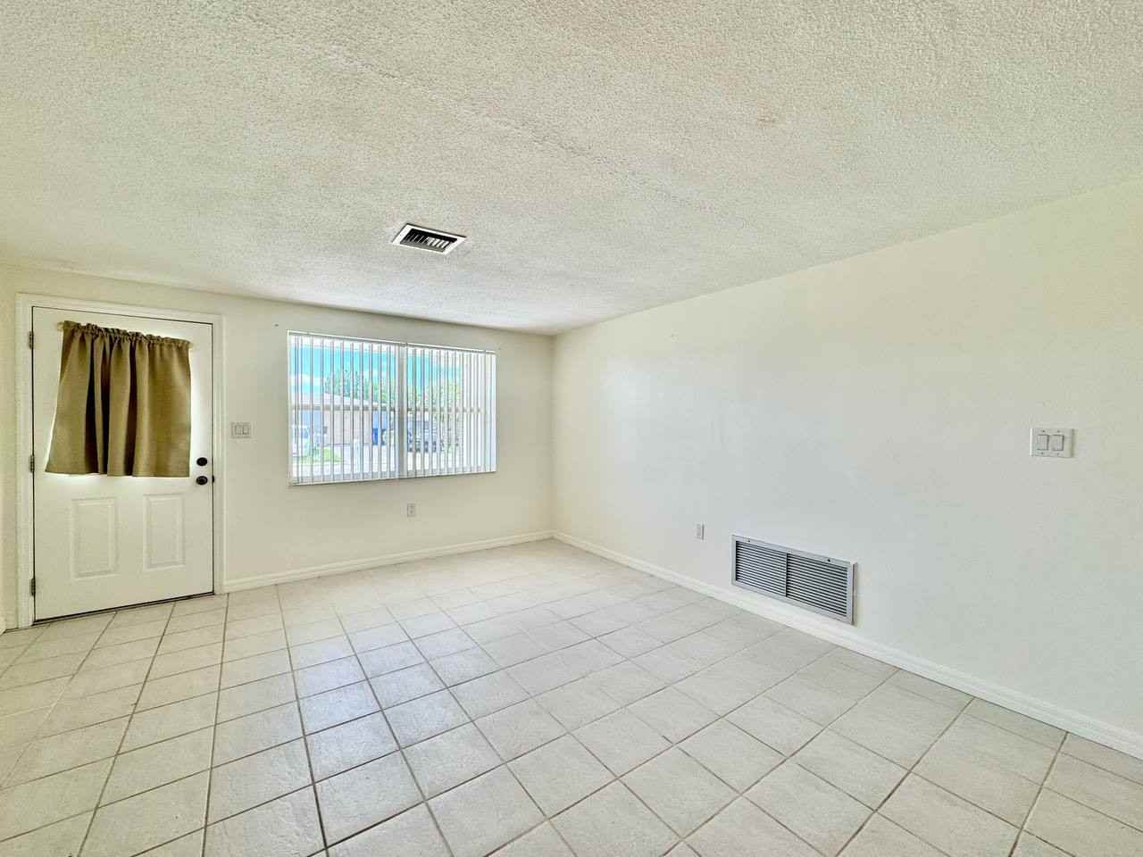 3131 Roxbury Dr - Photo 7 of 30