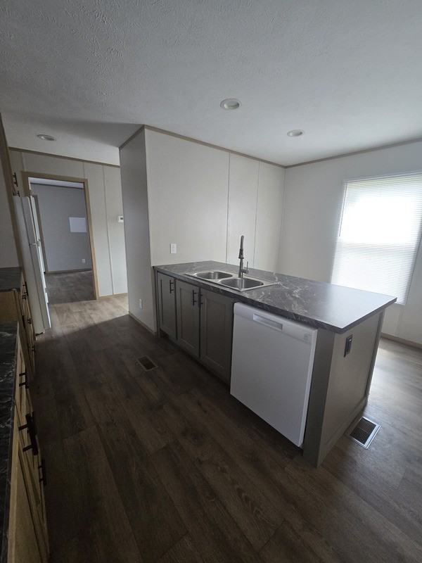 1934 Boxwood Ln - Photo 5 of 16