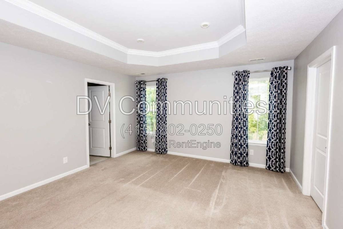 7226 Hillsview Dr - Photo 3 of 10