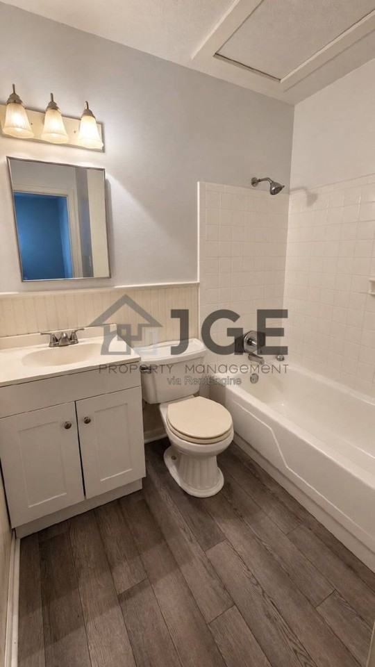 1801 3rd Court SE E - Photo 2 of 8