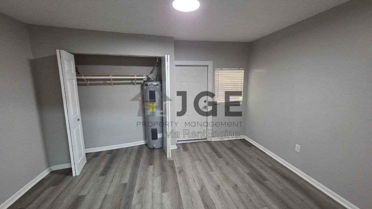1801 3rd Court SE E - Photo 3 of 8