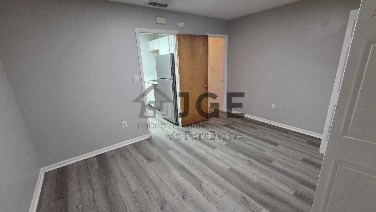 1801 3rd Court SE E - Photo 4 of 8