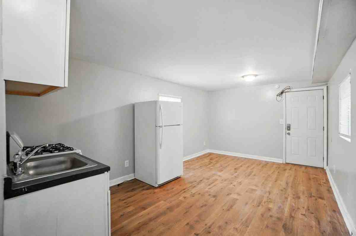 39 Wuest St #4 - Photo 7 of 10