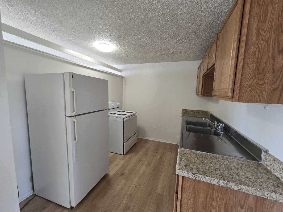 130 Nw Rose St #1 - Photo 6 of 10