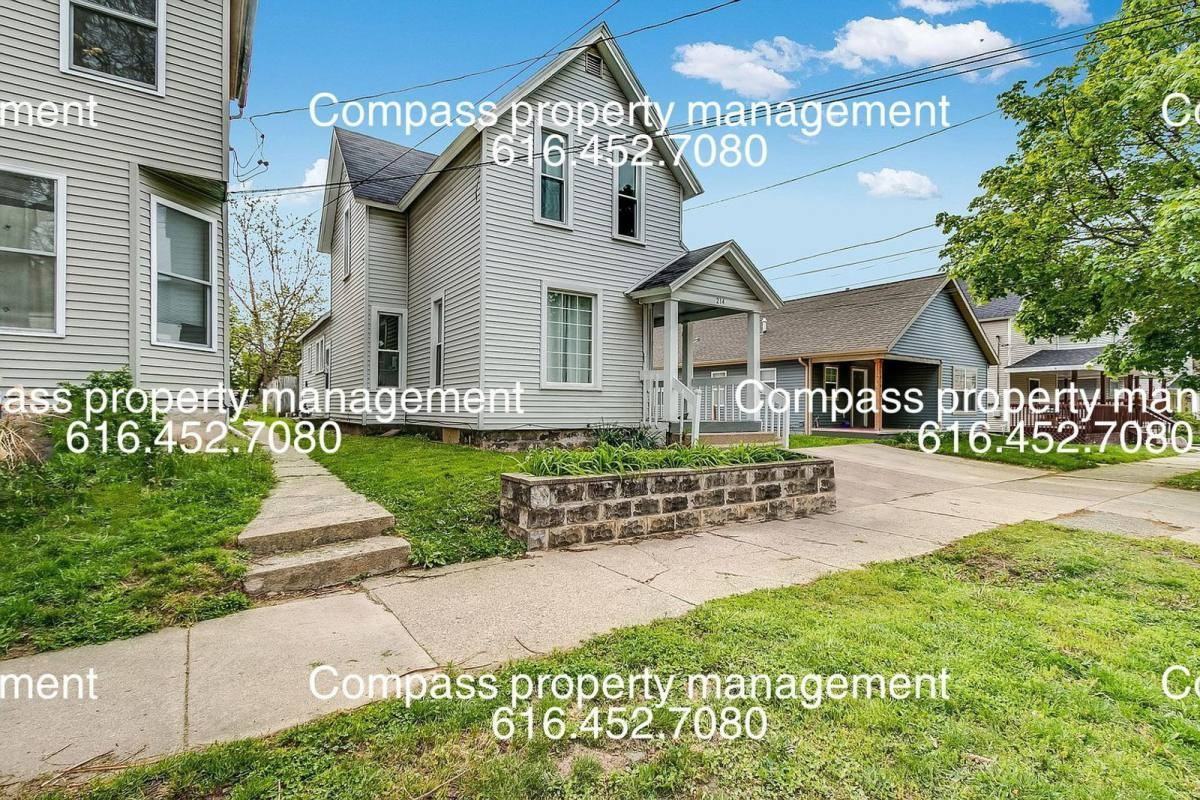 214 Gold Ave Nw - Photo 2 of 10