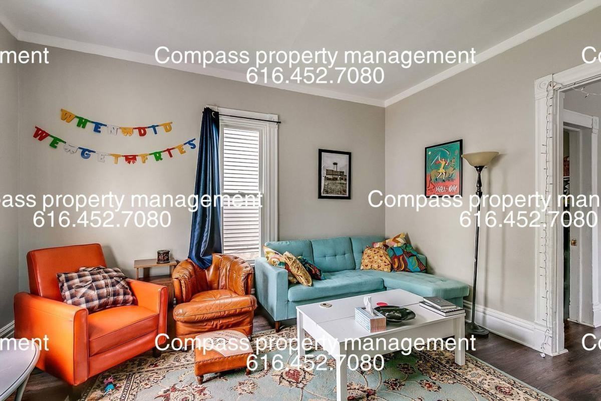 214 Gold Ave Nw - Photo 3 of 10