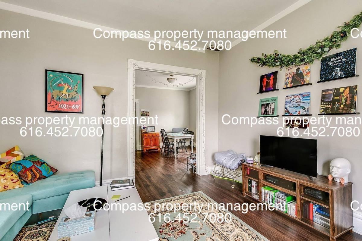214 Gold Ave Nw - Photo 5 of 10