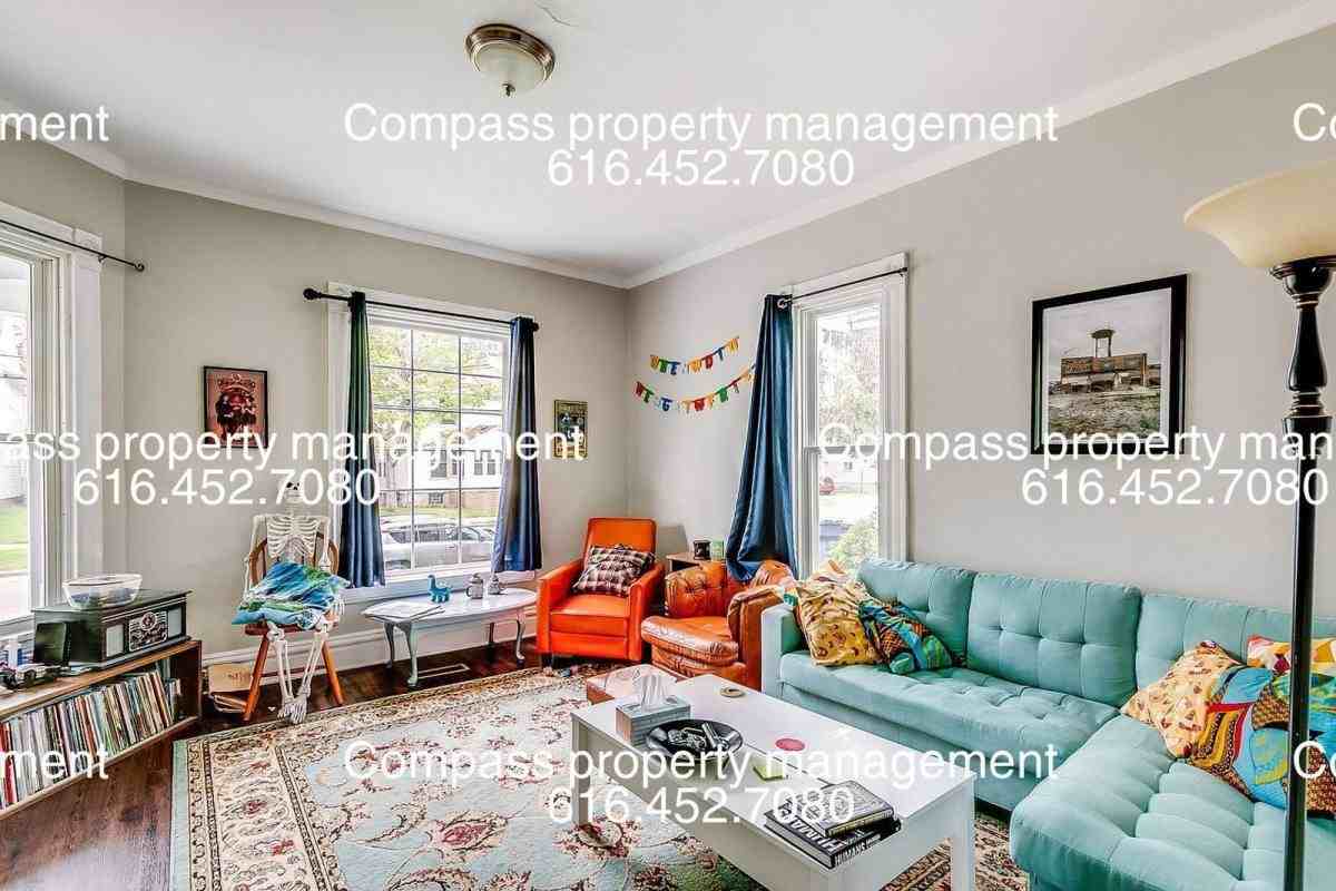 214 Gold Ave Nw - Photo 6 of 10