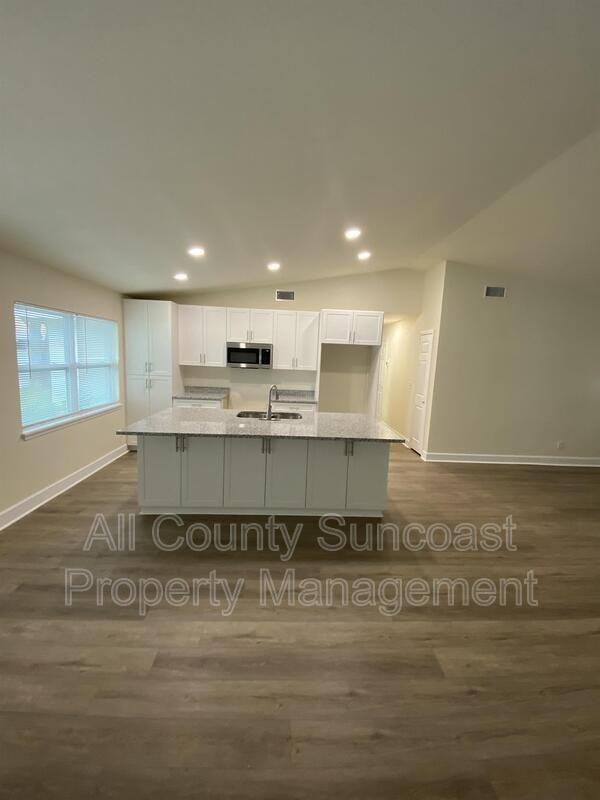 768 16th St - Photo 2 of 15