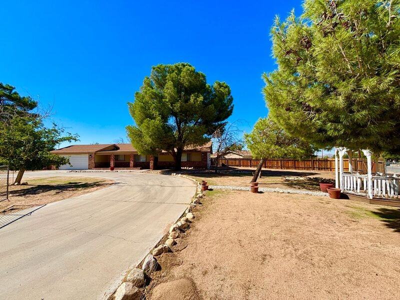9472 Wasco Ave - Photo 4 of 28