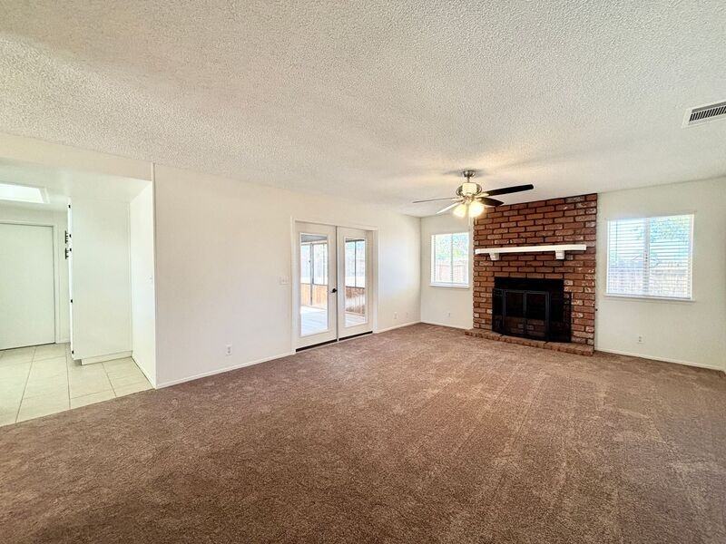 9472 Wasco Ave - Photo 5 of 28