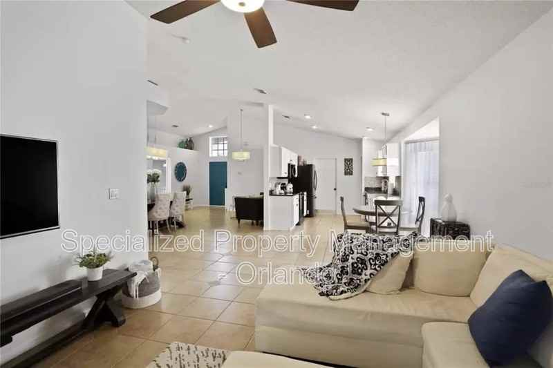 111 Prince Pl - Photo 7 of 18