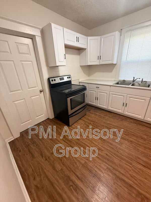 1245 Sw Boswell Ave - Photo 6 of 11