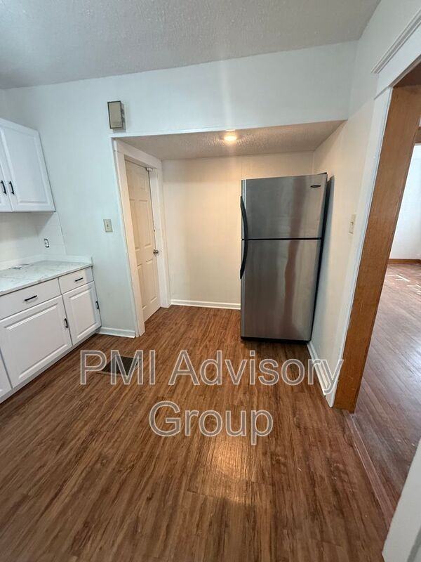 1245 Sw Boswell Ave - Photo 7 of 11