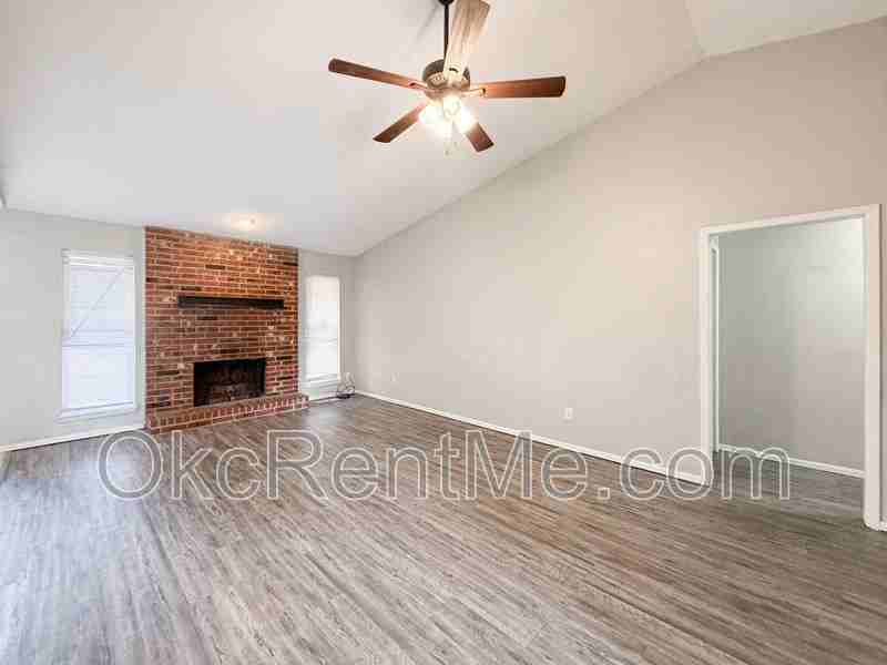 649 Nw 17th St - Photo 3 of 24