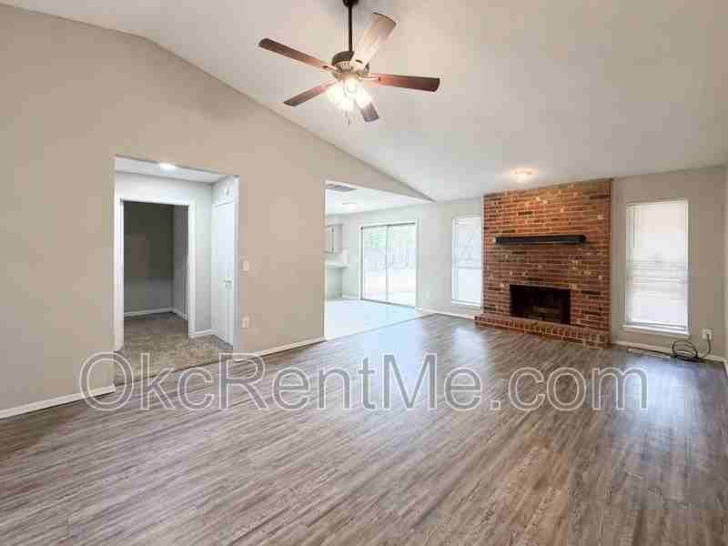 649 Nw 17th St - Photo 4 of 24