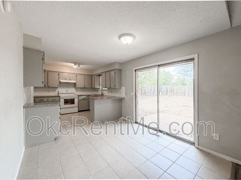 649 Nw 17th St - Photo 6 of 24