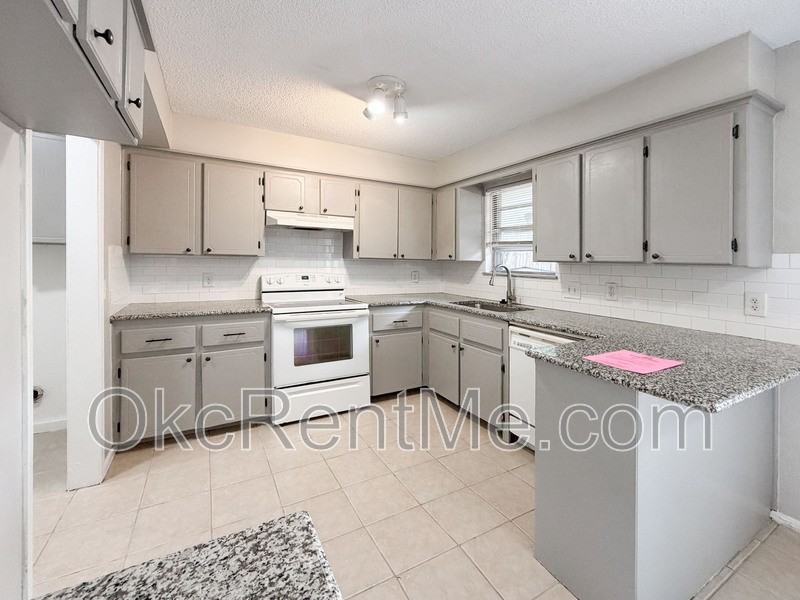 649 Nw 17th St - Photo 7 of 24
