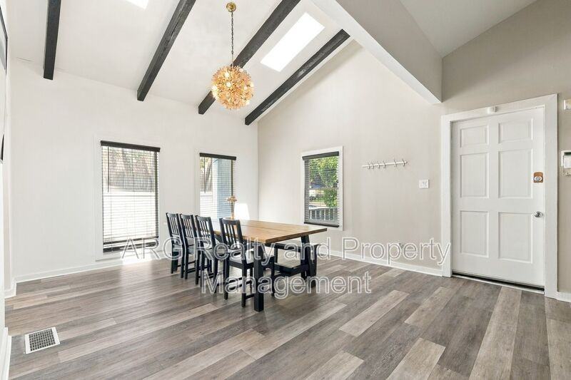 1014 Curran St Nw - Photo 5 of 15