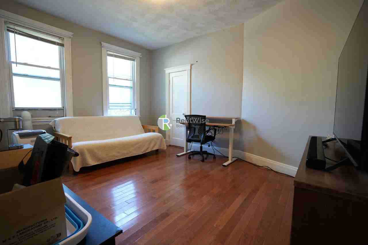 28 Sidlaw Rd #3 - Photo 2 of 26