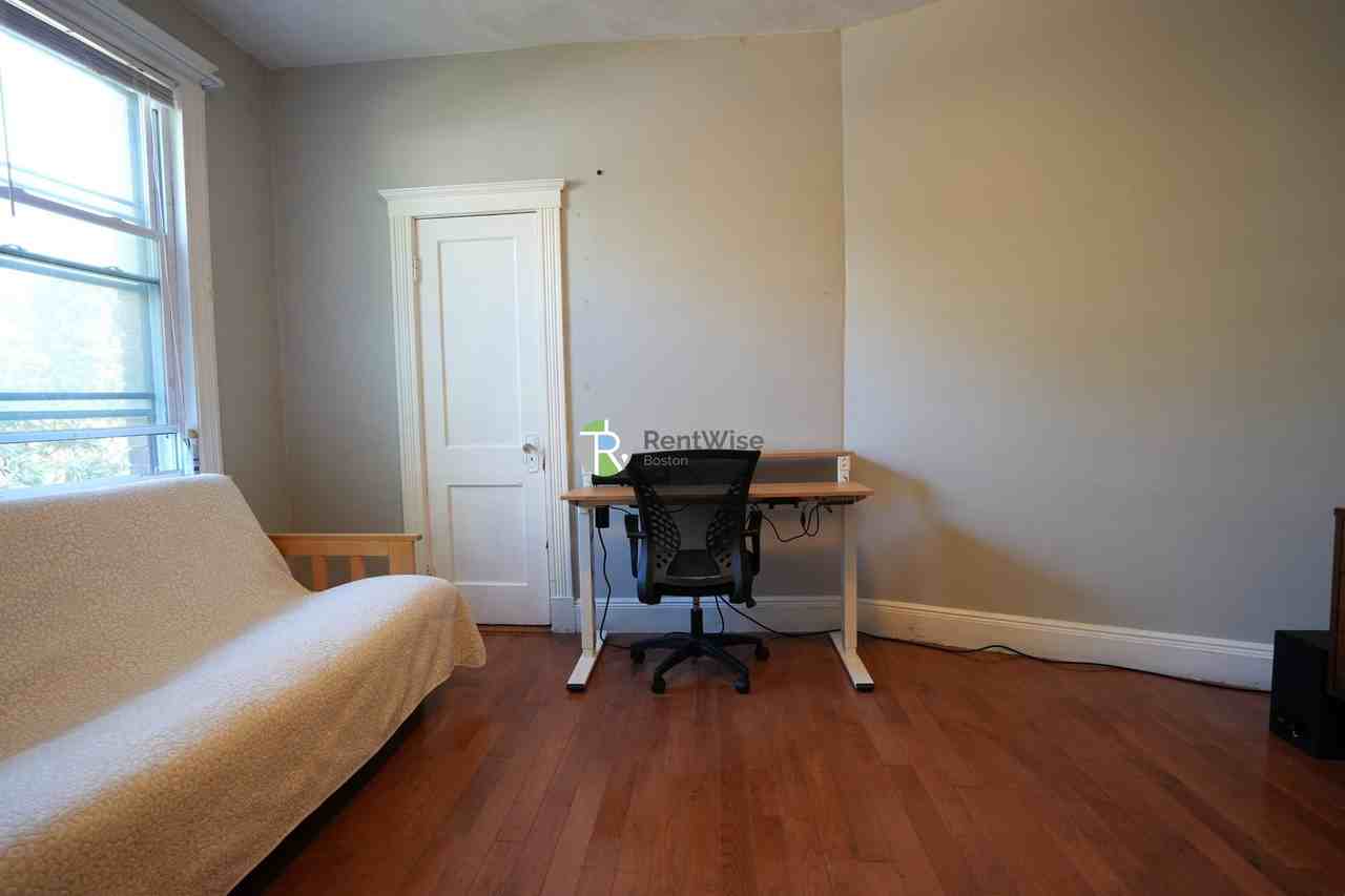 28 Sidlaw Rd #3 - Photo 3 of 26