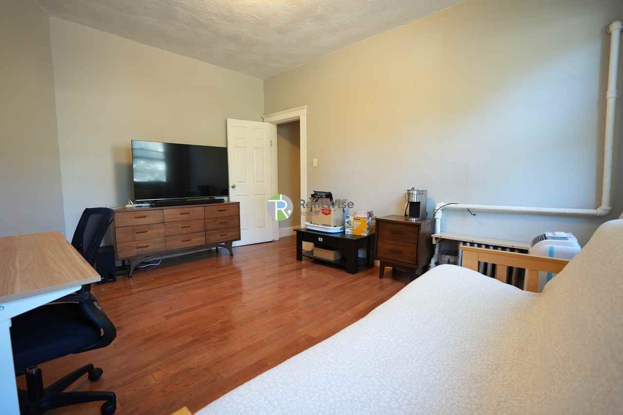 28 Sidlaw Rd #3 - Photo 4 of 26