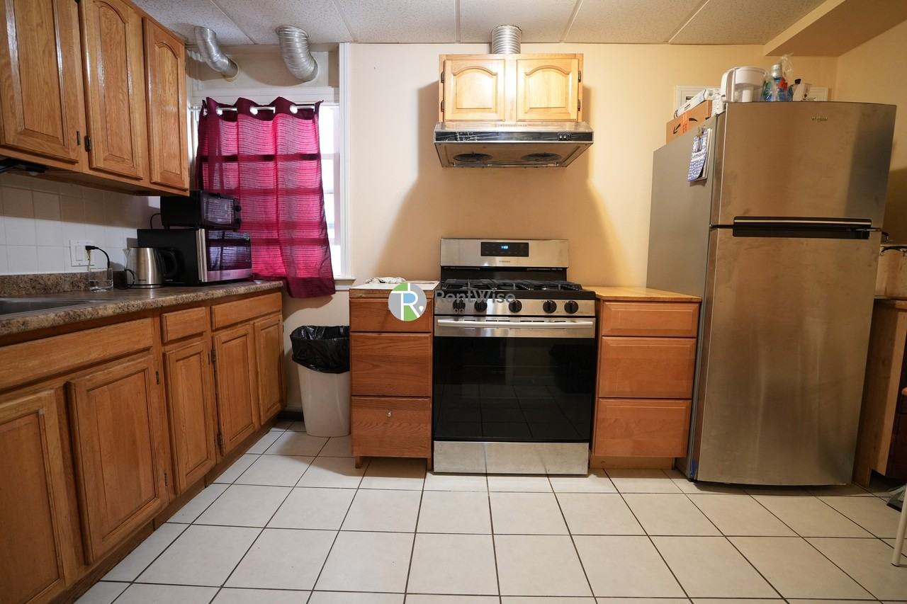 28 Sidlaw Rd #3 - Photo 6 of 26