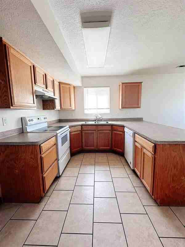828 E Factory St #8 - Photo 3 of 13