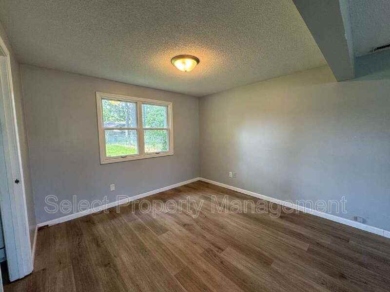 1925 Kendawa Dr - Photo 4 of 27